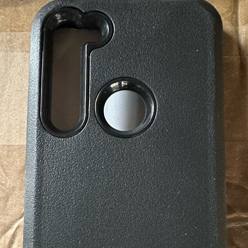 Black strong defender phone case for Motorola G8 Play/G8 Plus.